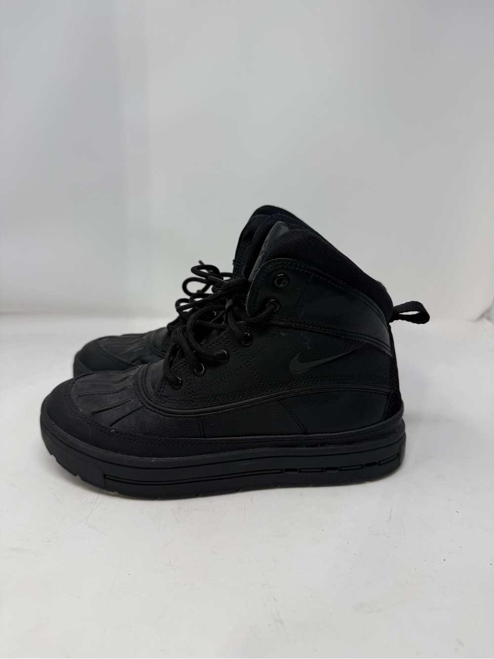 EUC Nike ACG Woodside Boots Youth Size 5Y Black 524872-004 (QZMCHR)